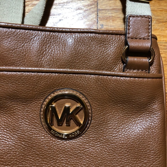 Michael Kors Fulton Leather Crossbody Tan - Picture 3 of 6